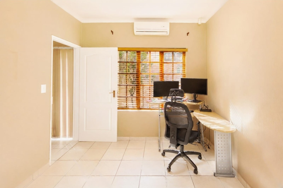 4 Bedroom Property for Sale in Safari Gardens North West